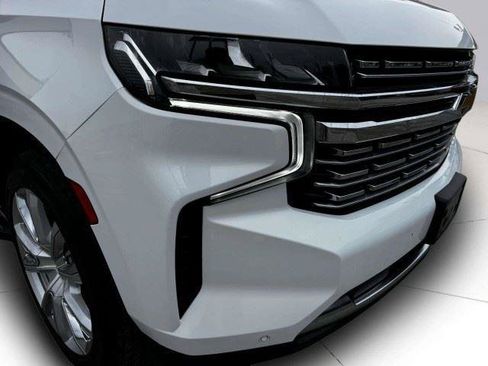 Used 2021 Chevrolet Suburban Premier w/ Premium Package RWD image 11