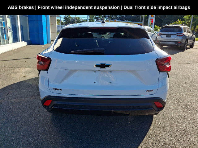 Used 2024 Chevrolet Trax RS w/ Sunroof Package FWD image 8