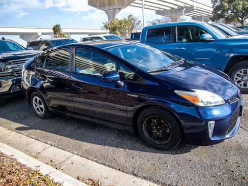 Used 2015 Toyota Prius Three image 7