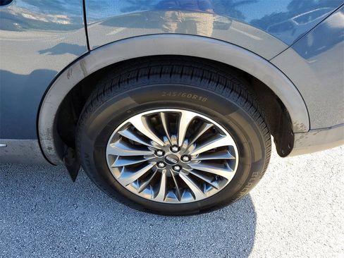 Certified 2019 Lincoln Nautilus Select image 8