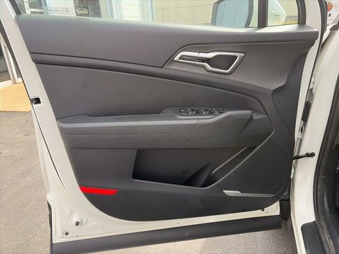 Used 2023 Kia Sportage LX image 13