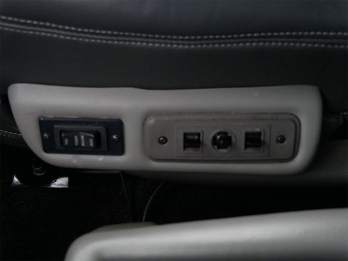 Used 2018 GMC Savana 2500 w/ Enhanced Convenience Package image 46