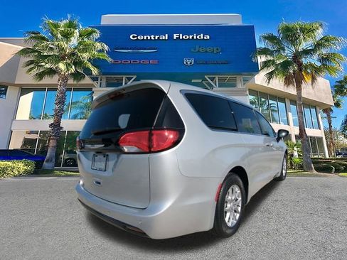 New 2026 Chrysler Voyager LX image 5