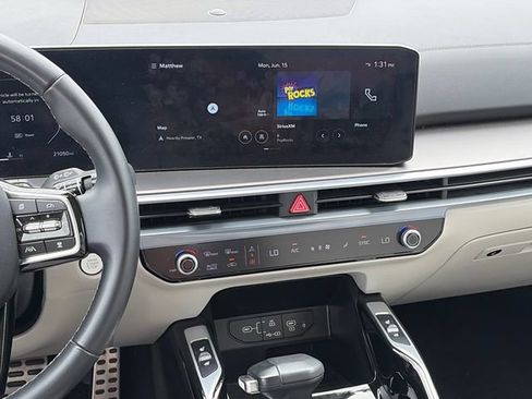 Used 2024 Kia Sorento SX FWD image 16