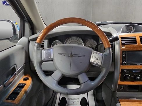 Used 2009 Chrysler Aspen Limited image 13