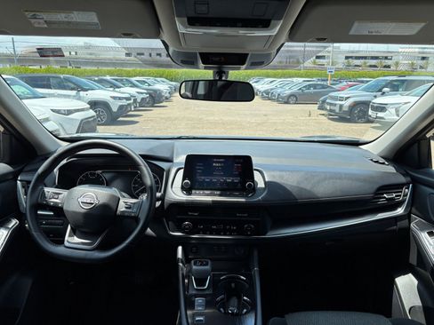 Used 2025 Nissan Rogue SV FWD image 35