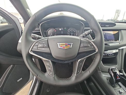 Used 2025 Cadillac XT5 Premium Luxury image 17