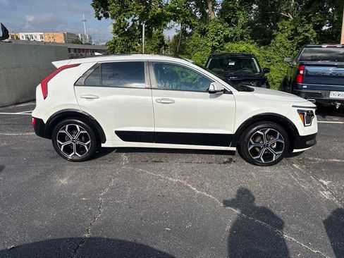 Used 2023 Kia Niro EX Touring FWD image 2