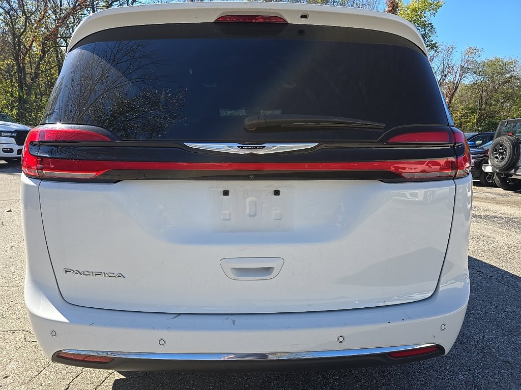 Used 2025 Chrysler Pacifica Select FWD image 6
