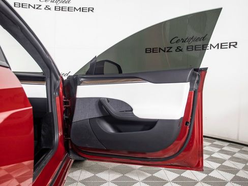 Used 2021 Tesla Model S Plaid image 15