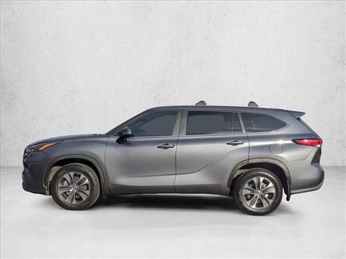 Used 2023 Toyota Highlander XLE image 8