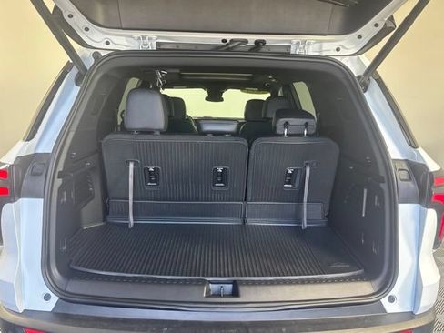 Used 2025 Chevrolet Traverse LT w/ Sun and Wheel Package AWD/4WD image 29