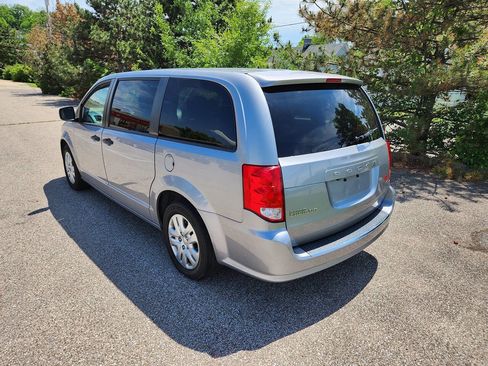 Used 2019 Dodge Grand Caravan SE FWD image 8