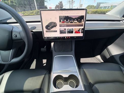 Used 2023 Tesla Model Y Long Range AWD/4WD image 24