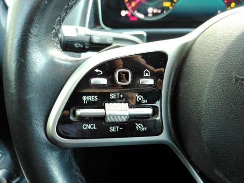 Used 2021 Mercedes-Benz GLB 250 w/ Premium Package image 34