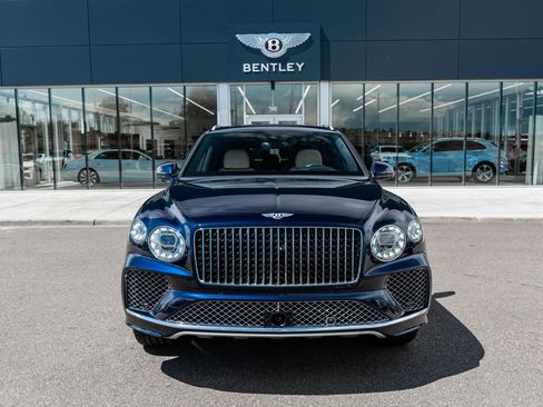Used 2024 Bentley Bentayga Extended Wheelbase AWD/4WD image 20