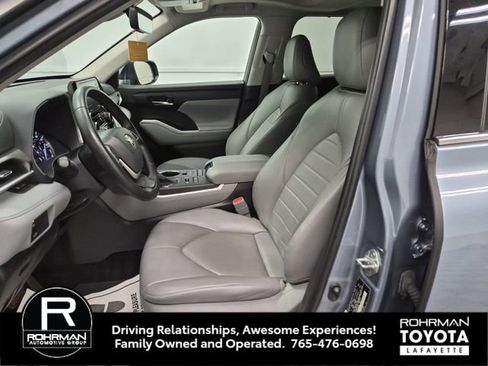 Used 2022 Toyota Highlander XLE image 11
