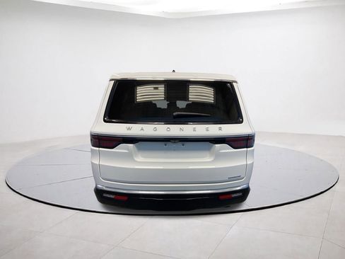 Used 2024 Jeep Wagoneer Series II w/ Flexible Seating Group image 5