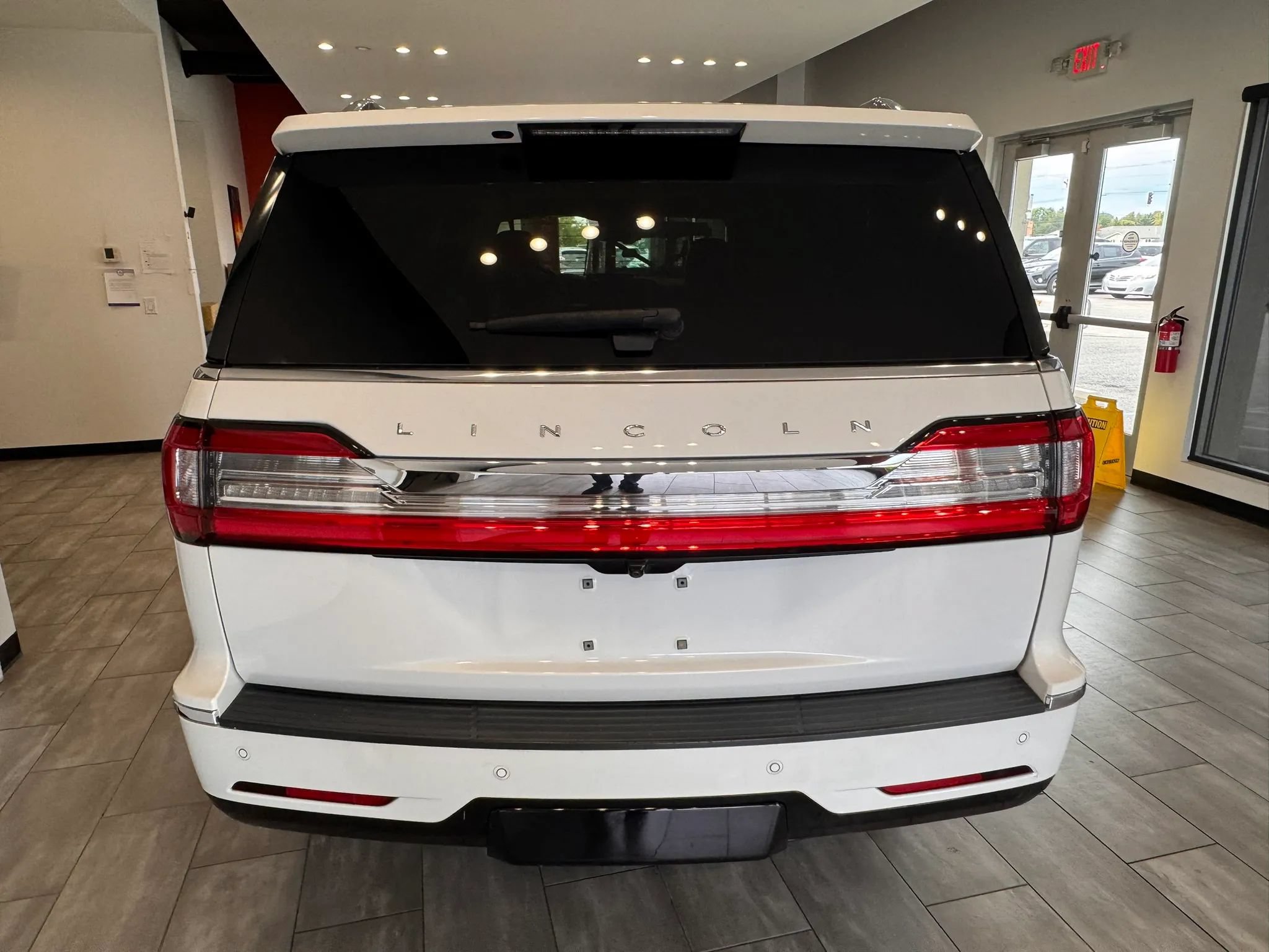 Used 2020 Lincoln Navigator L Reserve w/ Luxury Package AWD/4WD image 12