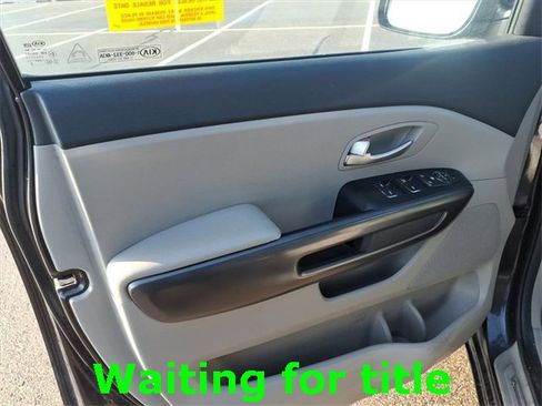 Used 2020 Kia Sedona LX image 9