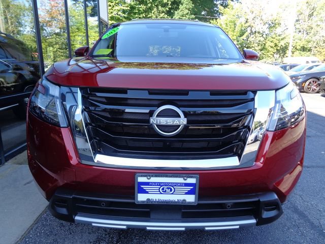 Used 2024 Nissan Pathfinder SL AWD/4WD image 3