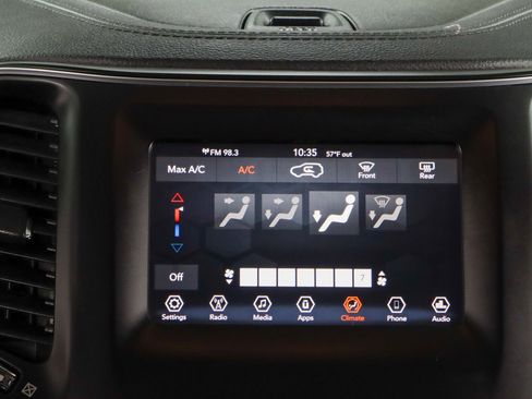 Used 2019 Jeep Cherokee Latitude w/ Popular Appearance Group image 19