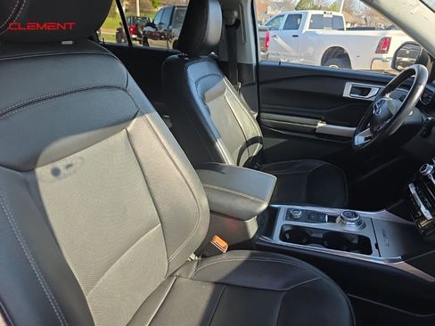Used 2023 Ford Explorer Limited image 19