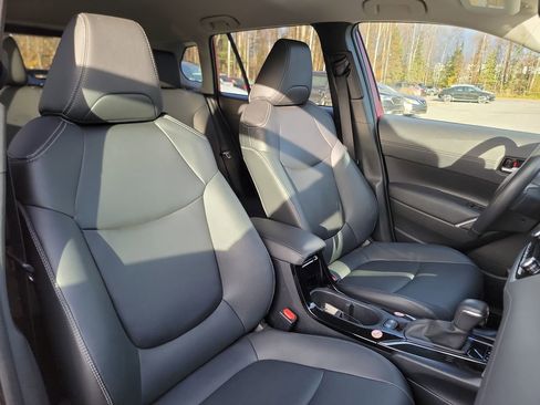 Used 2023 Toyota Corolla Cross XLE image 19