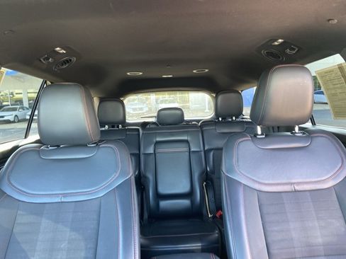 Used 2025 Ford Explorer ST-Line w/ ST-Line Street Pack AWD/4WD image 22