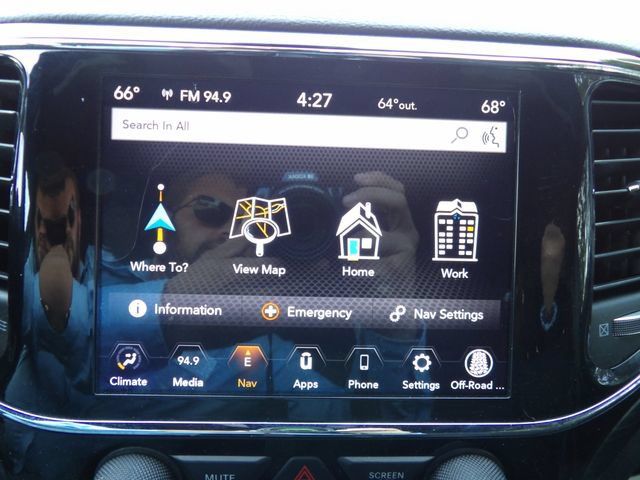 Used 2020 Jeep Grand Cherokee Laredo AWD/4WD image 21