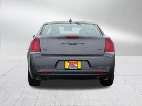 Used 2022 Chrysler 300 Touring w/ Sport Appearance Package image 6