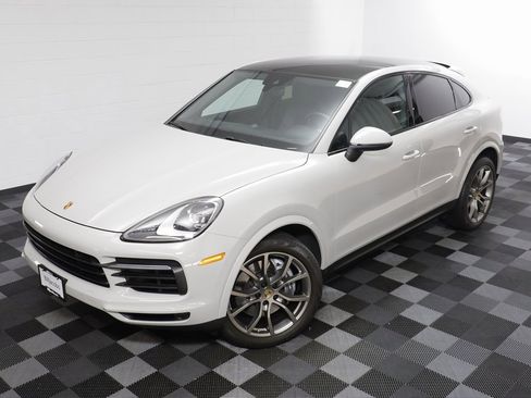 Used 2022 Porsche Cayenne Platinum Edition image 2