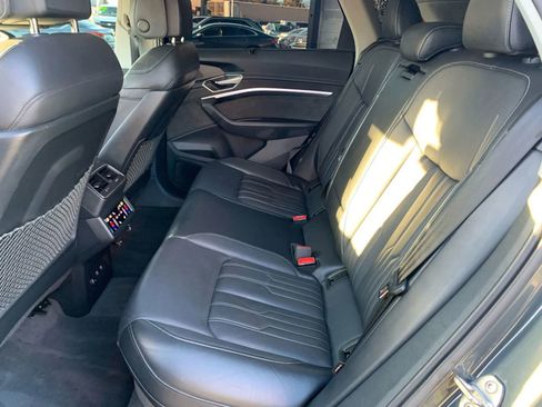 Used 2021 Audi e-tron Prestige w/ Prestige Package image 41