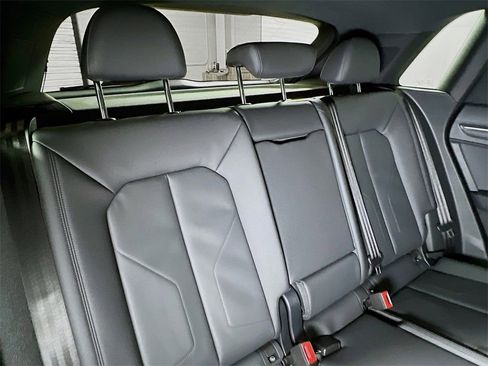 New 2025 Audi Q3 2.0T Premium image 26