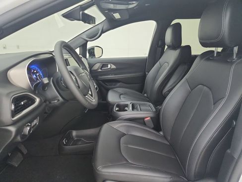 New 2027 Chrysler Pacifica LX FWD image 18