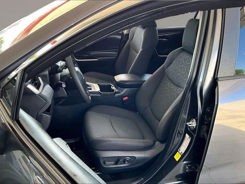 Used 2024 Toyota RAV4 XLE w/ Convenience Package image 18