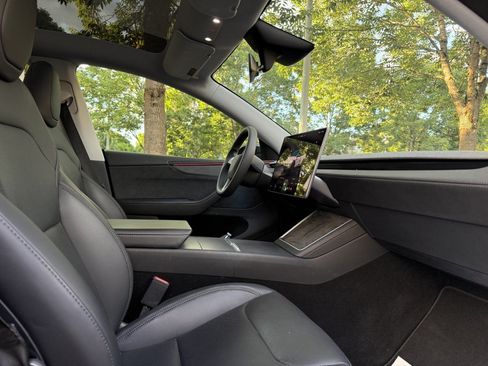 Used 2026 Tesla Model Y Long Range RWD image 19