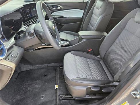 Used 2025 Chevrolet Trax LT image 15