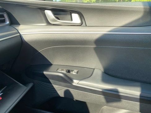 Used 2022 Kia K5 LXS FWD image 23