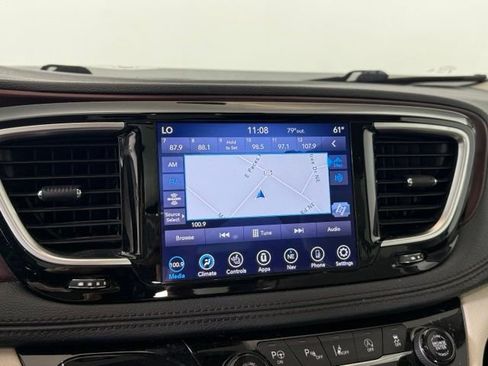 Used 2019 Chrysler Pacifica Limited w/ Advanced Safetytec Group FWD image 35