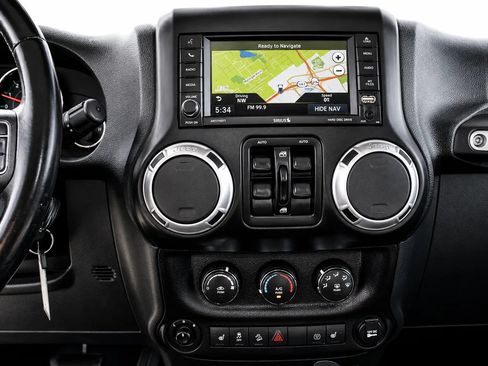 Used 2017 Jeep Wrangler Unlimited Sahara w/ Connectivity Group AWD/4WD image 14