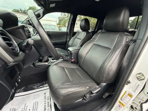 Used 2017 Toyota Tacoma SR AWD/4WD image 14
