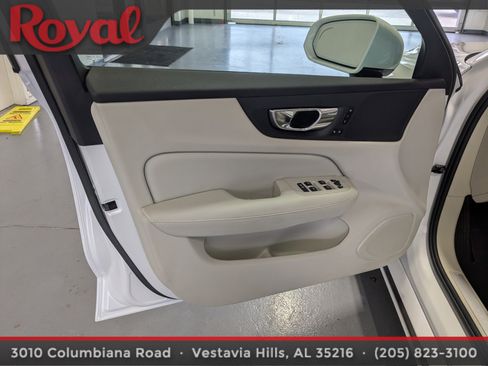 Used 2021 Volvo S60 T5 Momentum image 14