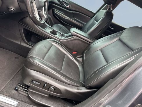 Used 2021 GMC Acadia SLT w/ Technology Package FWD image 11