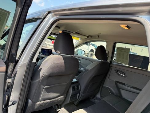Used 2022 Nissan Rogue SV FWD image 12
