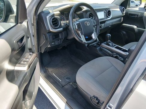 Used 2019 Toyota Tacoma SR5 AWD/4WD image 10