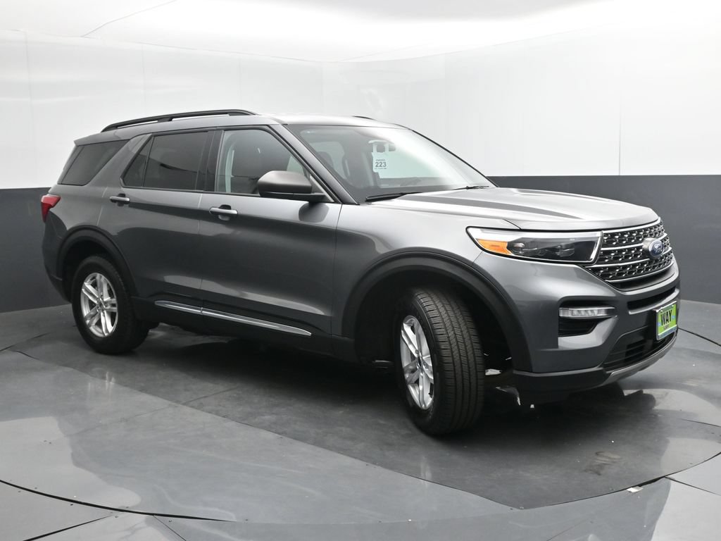 Used 2023 Ford Explorer XLT w/ Equipment Group 202A AWD/4WD image 32