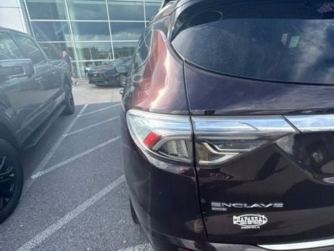 Used 2022 Buick Enclave Avenir w/ Avenir Technology Package AWD/4WD image 21