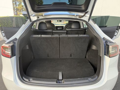 Used 2022 Tesla Model Y Long Range AWD/4WD image 17