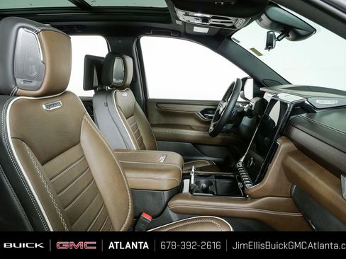 Used 2025 GMC Yukon XL Denali Ultimate w/ LPO, Floor Liner Package AWD/4WD image 25